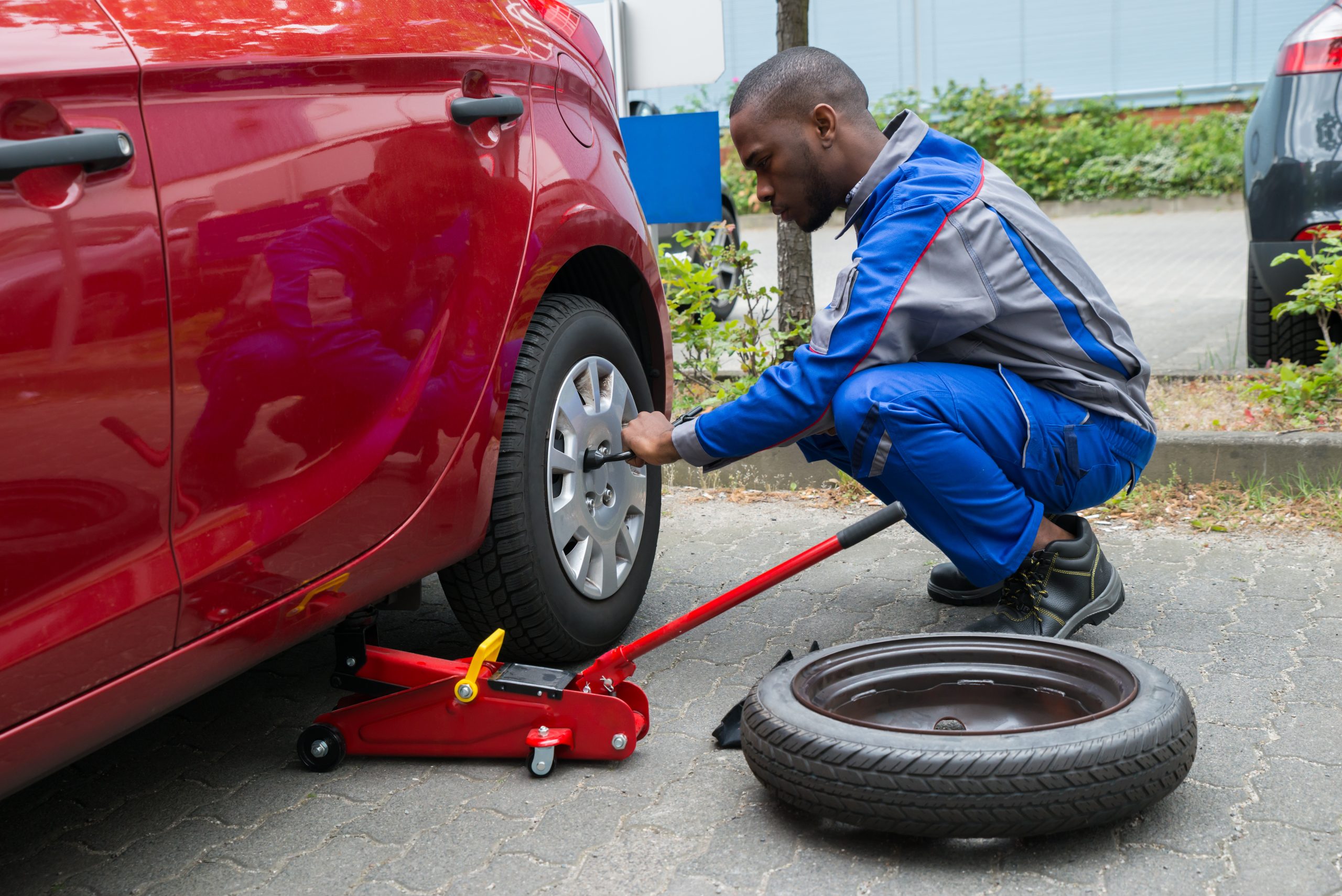 Ugandan Tire Fixers Are Bahrain's Best Option