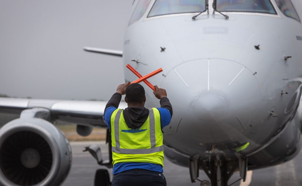 Airline-worker-jobs-abroad