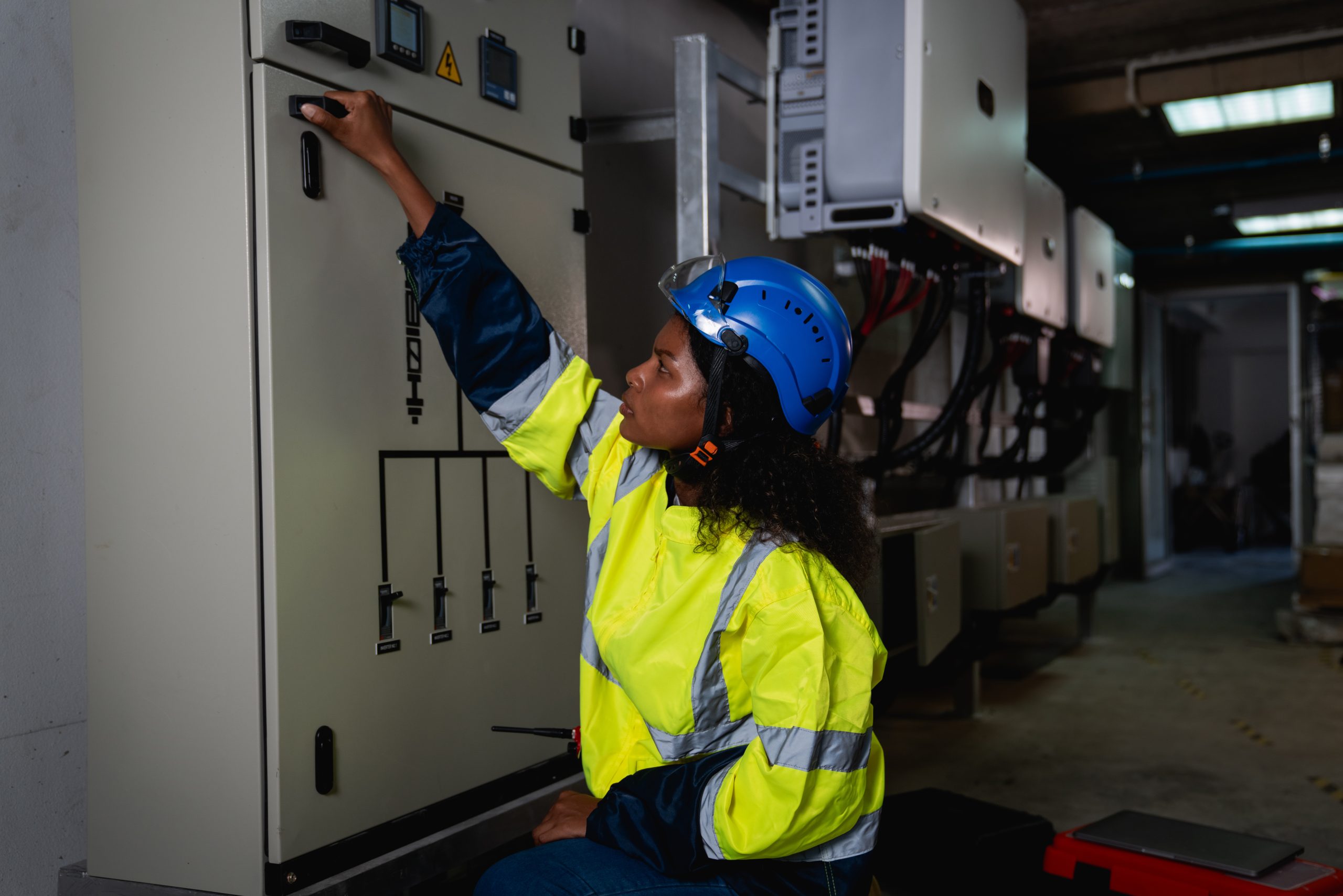 Apply For Electricians Job Abroad