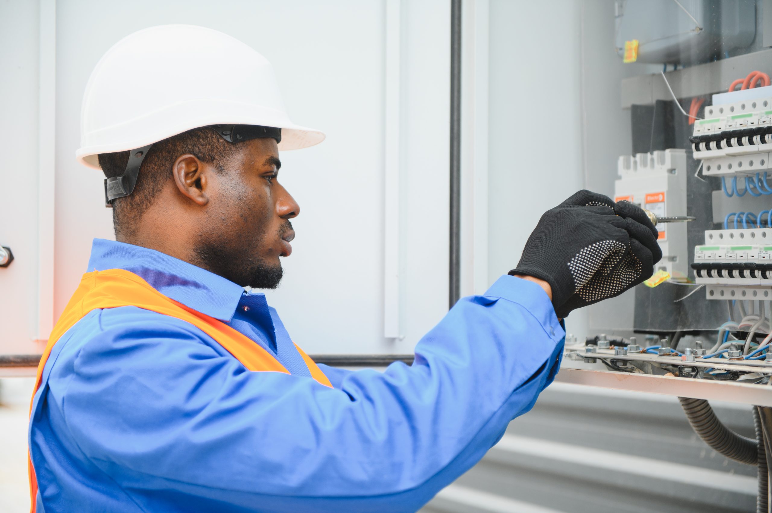 Apply For Electricians Job Abroad